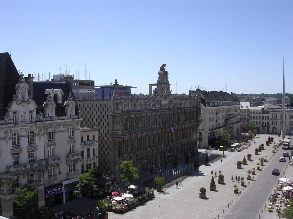 Brit Hotel Notre Dame Valenciennes Bagian luar foto